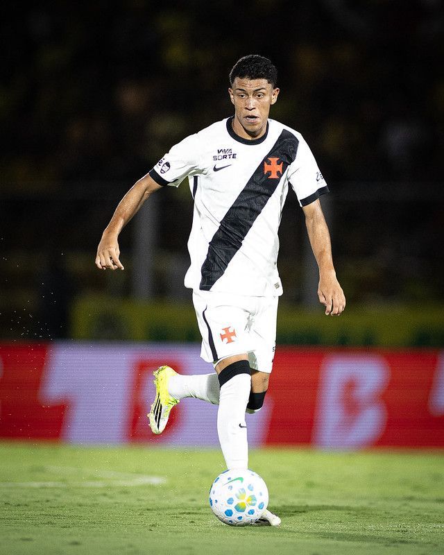 Escalação do Vasco: colombiano deve ser o substituto de meia contra o Fluminense