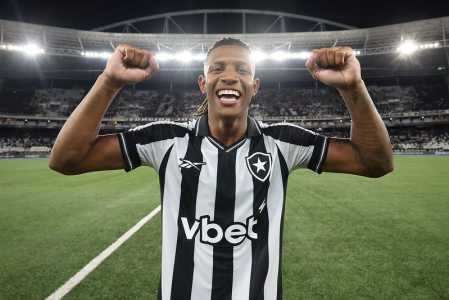 Danilo marcou dois na vitória do Botafogo