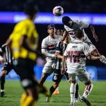 Jogadores de Santos e São Paulo acusam árbitro de xingar atletas em campo