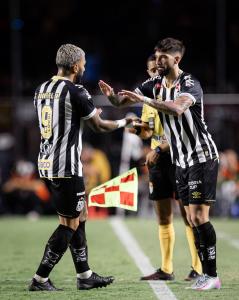 Lautaro Díaz entrou no lugar de Gabigol na derrota por 2 a 0 para o São Paulo