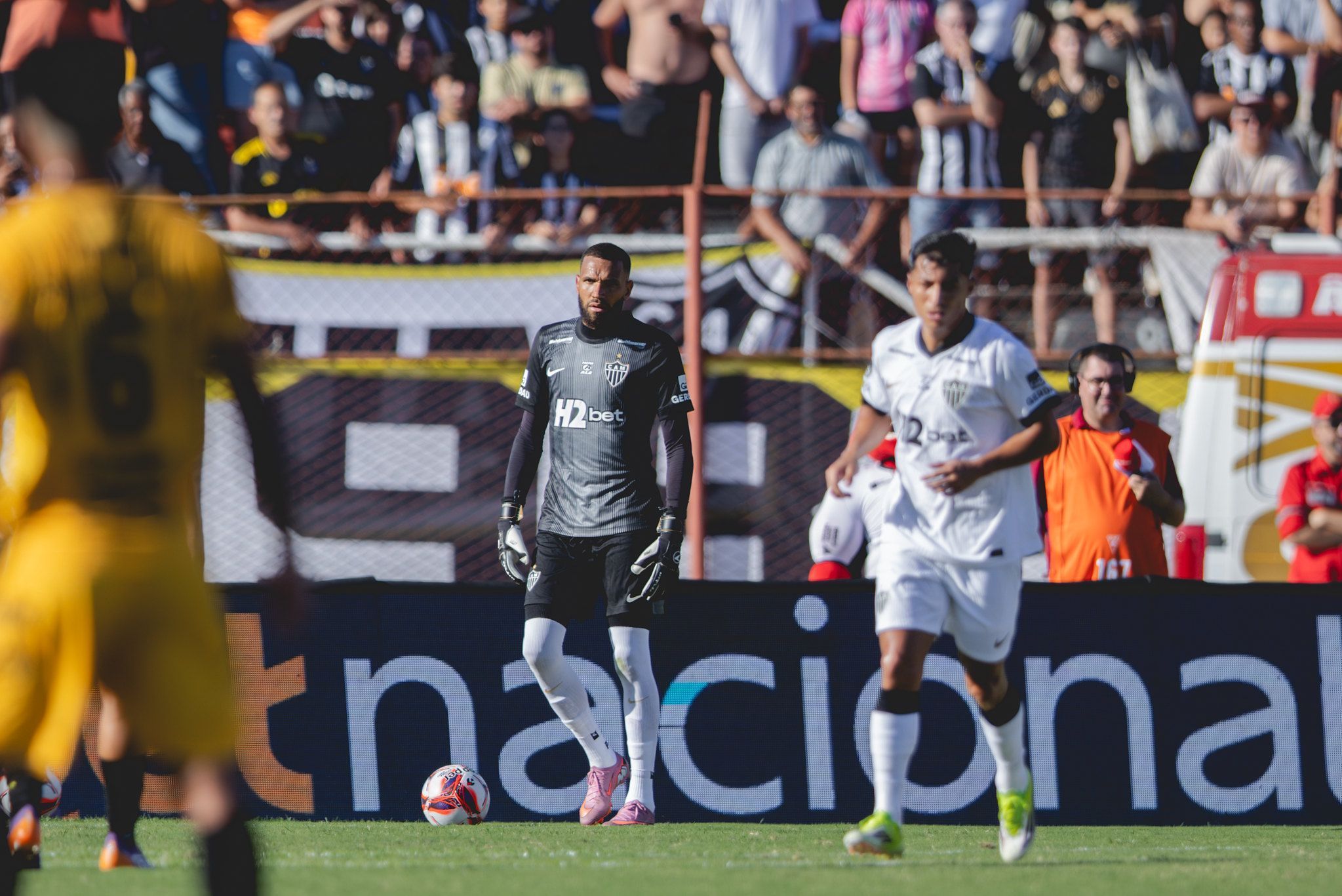 Everson destaca poder de reação do Atlético e vê 'copo mais cheio' na temporada