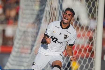 Reinier comemora gol pelo Atlético no duelo com Pouso Alegre