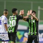 América vence URT no Independência e encaminha vaga à semifinal do Mineiro