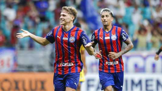 Dell comemora um dos gols do Bahia sobre o Porto-BA