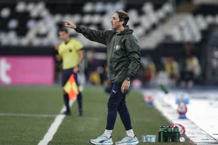 Sistema defensivo de Luís Zubeldía tem sido um dos pilares do Fluminense