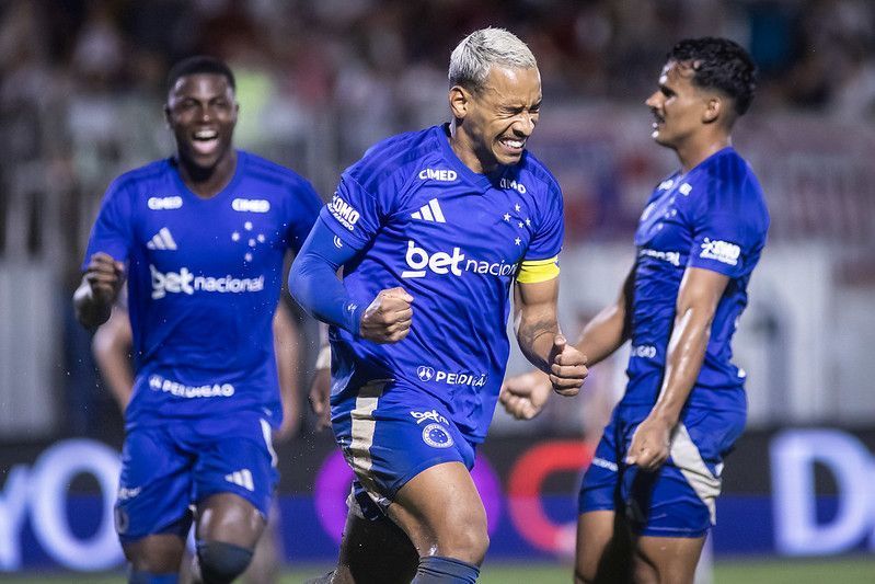 Matheus Pereira decide no fim, Cruzeiro bate Betim e ganha fôlego no Mineiro