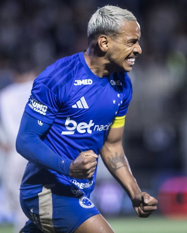 Matheus Pereira reage à vitória do Cruzeiro sobre o Betim e projeta disputa no Mineiro