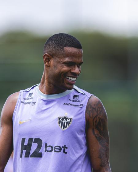 Júnior Santos durante treino do Atlético na Cidade do Galo