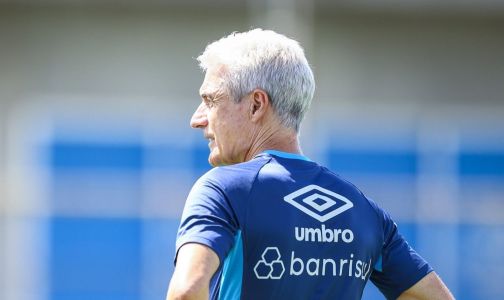 Luís Castro treina o Grêmio para sequência da temporada