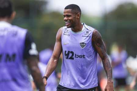 Júnior Santos durante o treino do Atlético na Cidade do Galo