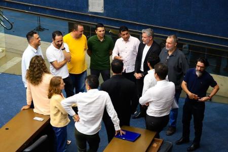 Vereadores de diferentes espectros ideológicos se reúnem na Câmara de BH