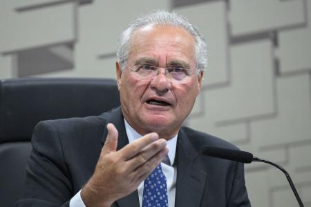 Presidente da CAE, senador Renan Calheiros (MDB-AL)