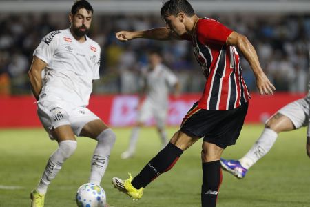 Luan Peres e Tapia foram titulares em Santos x São Paulo