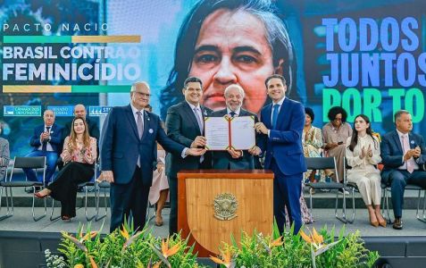 Da esquerda para a direita: o ministro Edson Fachin, presidente do Supremo Tribunal Federal; Davi Alcolumbre, presidente do Senado; Hugo Motta, presidente da Câmara; e o presidente Lula