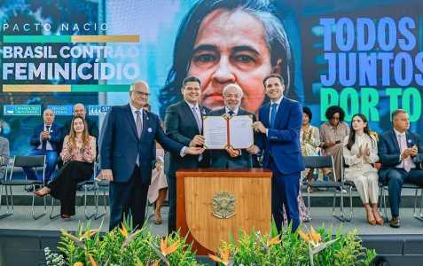 Da esquerda para a direita: o ministro Edson Fachin, presidente do Supremo Tribunal Federal; Davi Alcolumbre, presidente do Senado; Hugo Motta, presidente da Câmara; e o presidente Lula