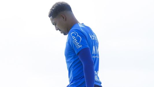 Lateral-direito Gilberto durante treino do Bahia