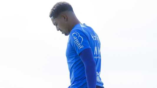 Lateral-direito Gilberto durante treino do Bahia