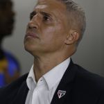 Crespo revela problema físico de titular do São Paulo; entenda