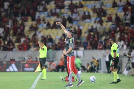 Paulo Pezzolano em partida pelo Internacional