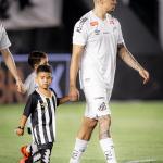 Zagueiro titular do Santos se lesiona após clássico contra o São Paulo