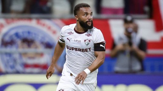 Samuel Xavier em ação pelo Fluminense contra o Bahia, em duelo do Campeonato Brasileiro