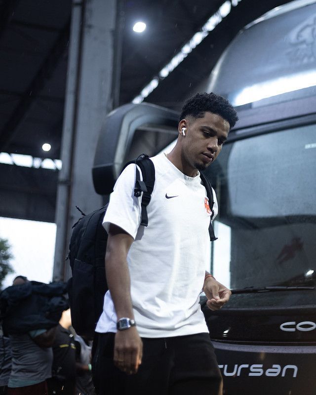 Fernando Diniz cita artilheiro do Cruzeiro para justificar erros de atacante do Vasco