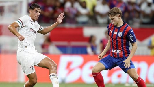 Atacante Dell (à esq.), do Bahia, durante jogo contra o Fluminense, pelo Campeonato Brasileiro