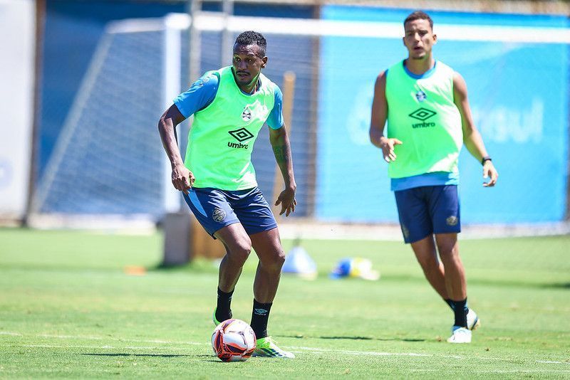 Edenilson negocia rescisão com o Grêmio, e Botafogo surge como interessado