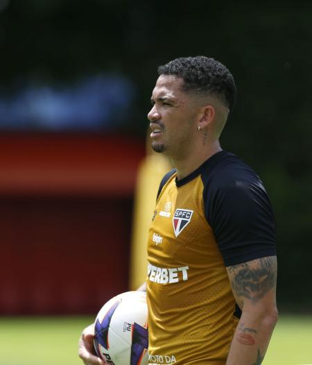 Luciano participa de treino do São Paulo após sobrecarga muscular