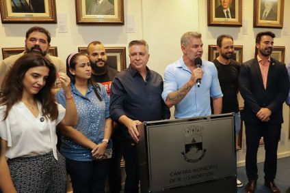 Damião em meio aos vereadores nesta sexta-feira (6) na Câmara Municipal de Belo Horizonte