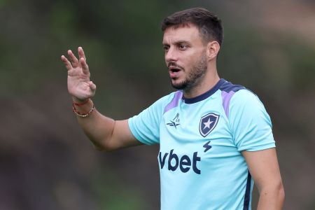 Martin Anselmi é o treinador do Botafogo em 2026