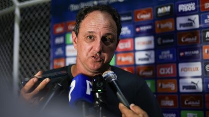 Técnico Rogério Ceni, do Bahia, durante entrevista coletiva no Estádio Adauto Moraes
