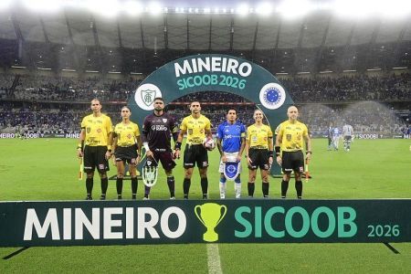 Gustavo e Lucas Romero antes de América x Cruzeiro, pelo Campeonato Mineiro 2026