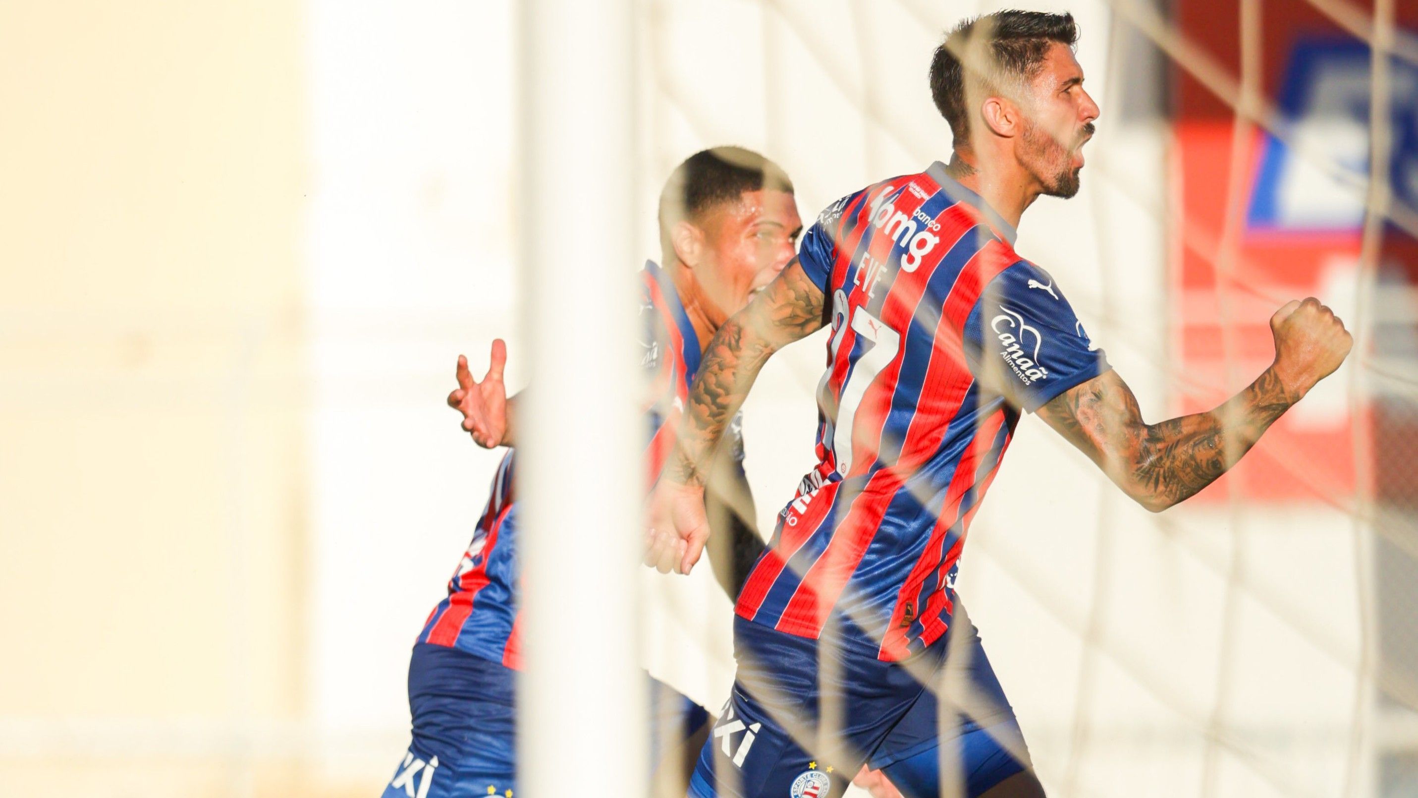 Do anúncio ao gol em 48 horas: Everaldo reestreia pelo Bahia e marca de pênalti