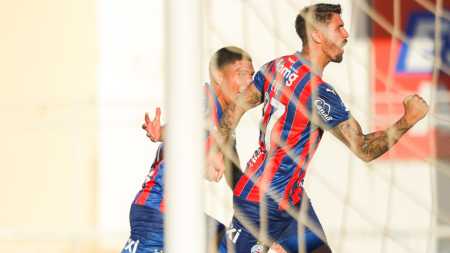 Everaldo celebra gol do Bahia sobre a Juazeirense