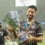 Volante completa 300 jogos pelo Fluminense e se declara: ‘Renovaria até 2050’
