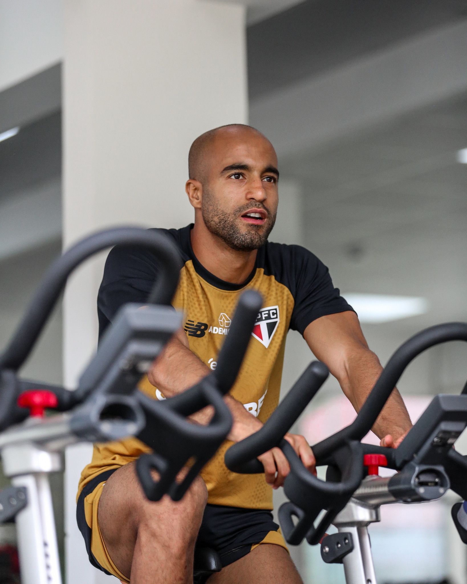 Lucas desencanta, supera lesão e consegue sequência no São Paulo