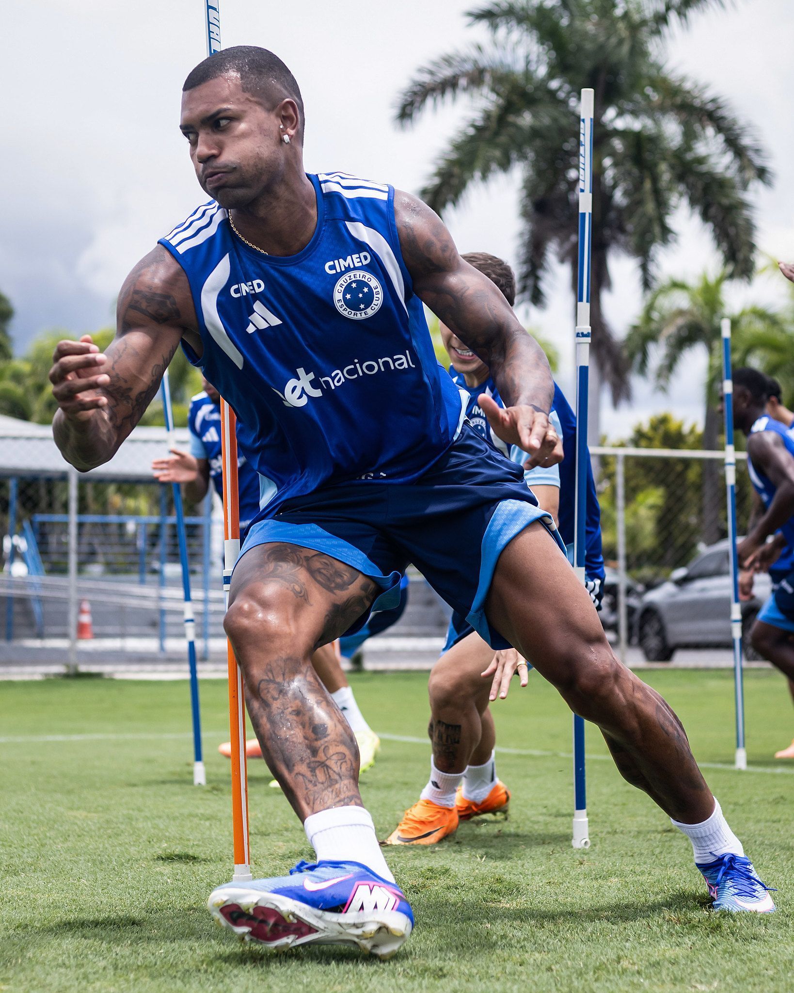 Tite promove retorno de Walace aos relacionados do Cruzeiro para jogo contra URT