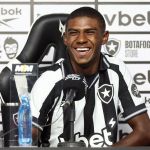 Reforço do Botafogo se declara ao clube e revela viver 'sonho de criança'