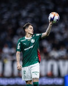 Khellven é titular da lateral do Palmeiras
