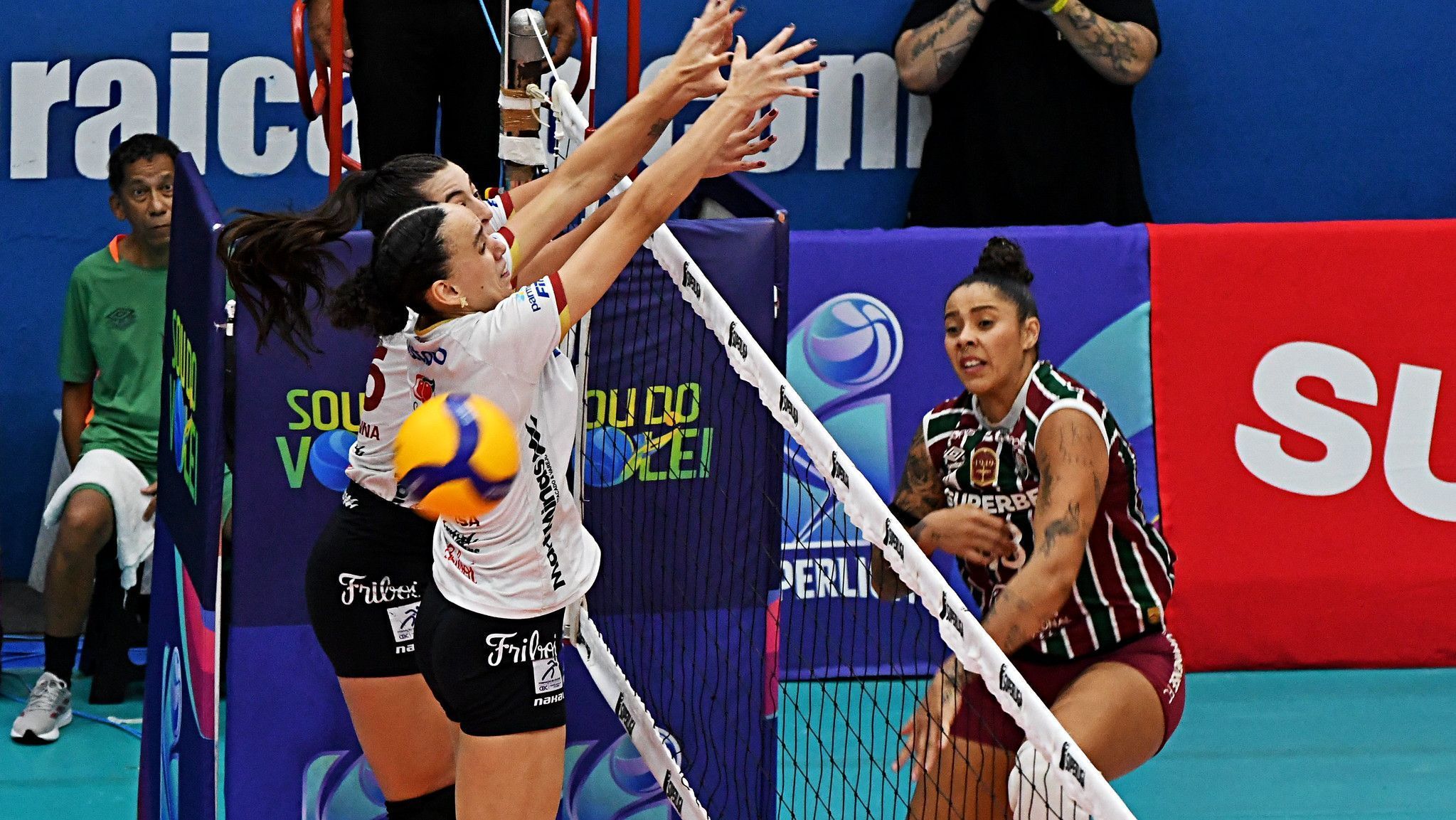 Batavo Mackenzie surpreende e bate Fluminense de virada pela Superliga Feminina