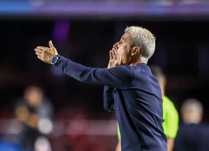 Luís Castro no comando do Grêmio contra o São Paulo no Morumbis