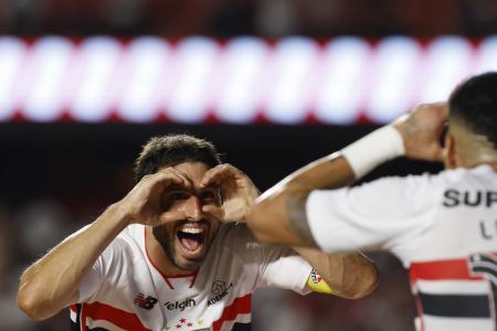 Calleri e Luciano comemora gol após vitória do São Paulo sobre o Grêmio