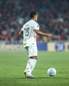 Igor Vinicius, lateral-direito do Santos