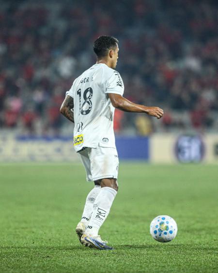 Igor Vinicius, lateral-direito do Santos