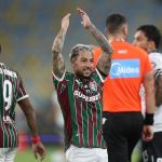 Com um a menos e golaço de Acosta, Fluminense vence o Botafogo pelo Brasileiro