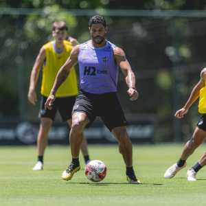 Hulk durante treino do Atlético na Cidade do Galo