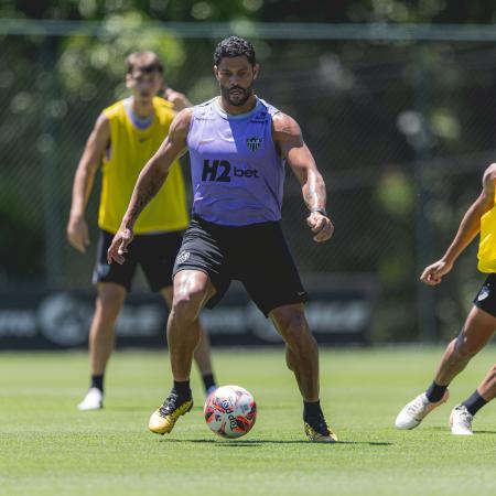 Hulk durante treino do Atlético na Cidade do Galo