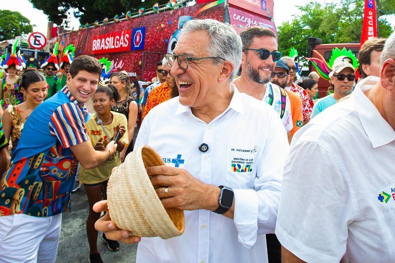 Padilha participa do Galo da Madrugada e Lula é esperado no maior bloco do mundo