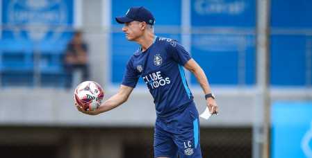 Técnico Luís Castro treina o Grêmio para duelos com o Juventude pelo Gauchão